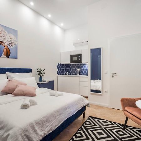 D58 - Grand Boulevard Royal Apartment - Best Location By Bqa 布达佩斯 外观 照片